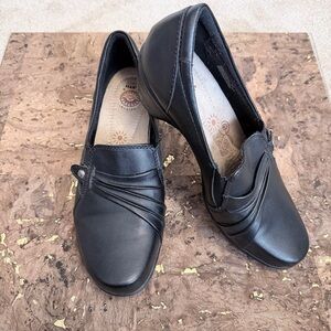 Earth Spirit Black Women's Loafers